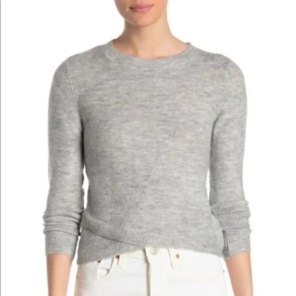 Elodie Gray Crew Neck Lightweight Sweater Large NWT